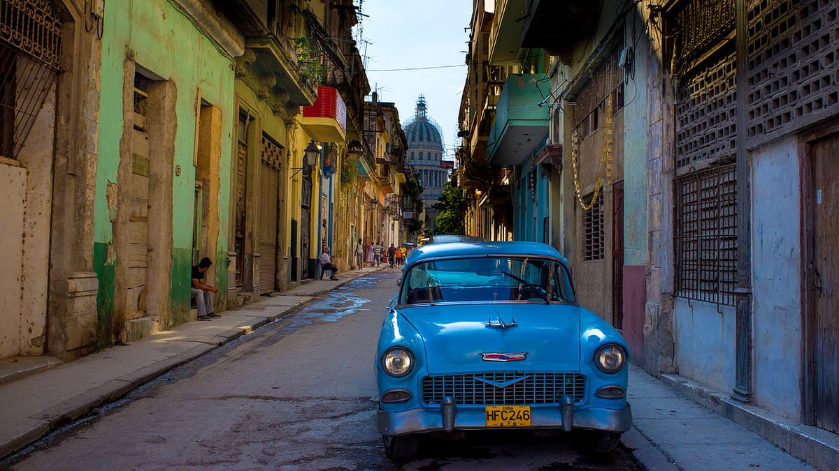 Cuba flight routes approved by US