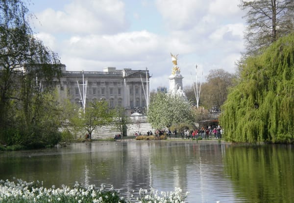 Walking London St James Park