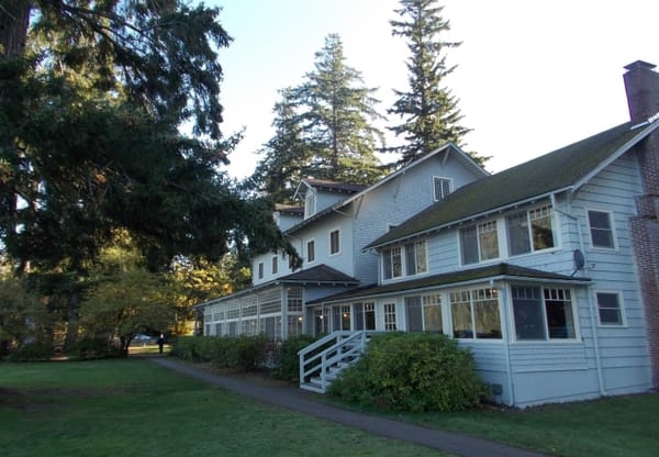 Lake Crescent Lodge.Feature