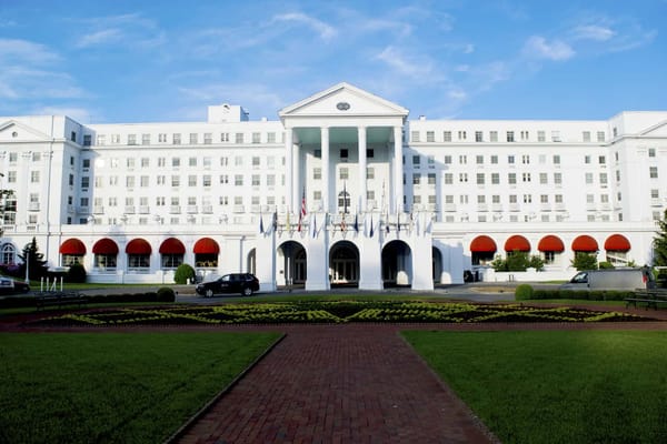 Facade The Greenbrier