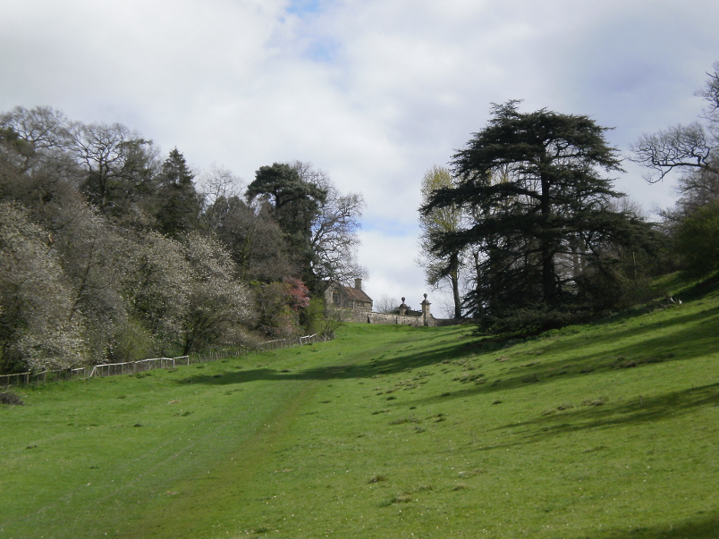 Walking to Hidcote Gardens