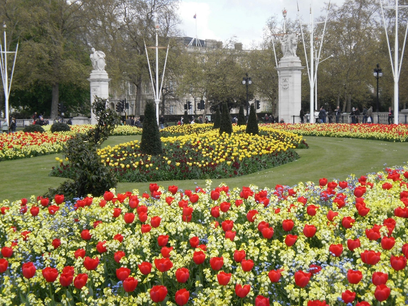 Victoria Memorial St. James Park