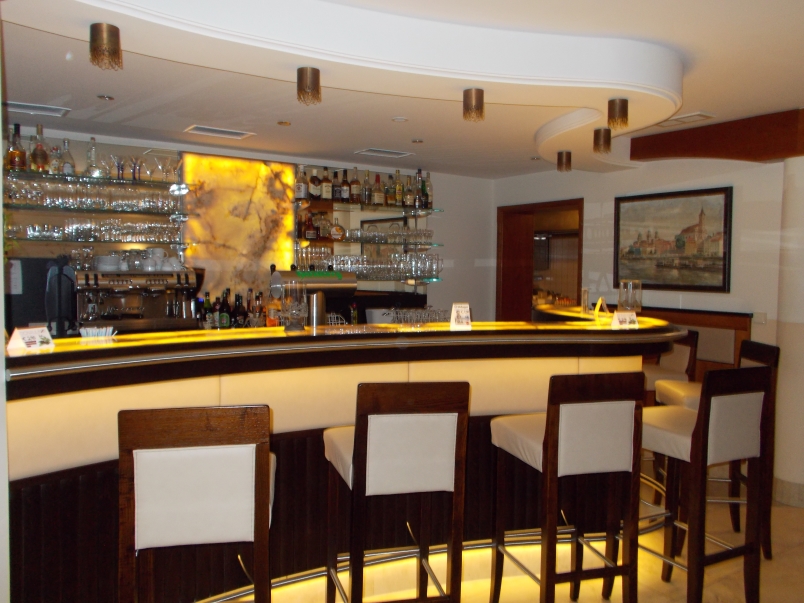 Bar is Serviced by Reception Desk - Hotel Passau Germany