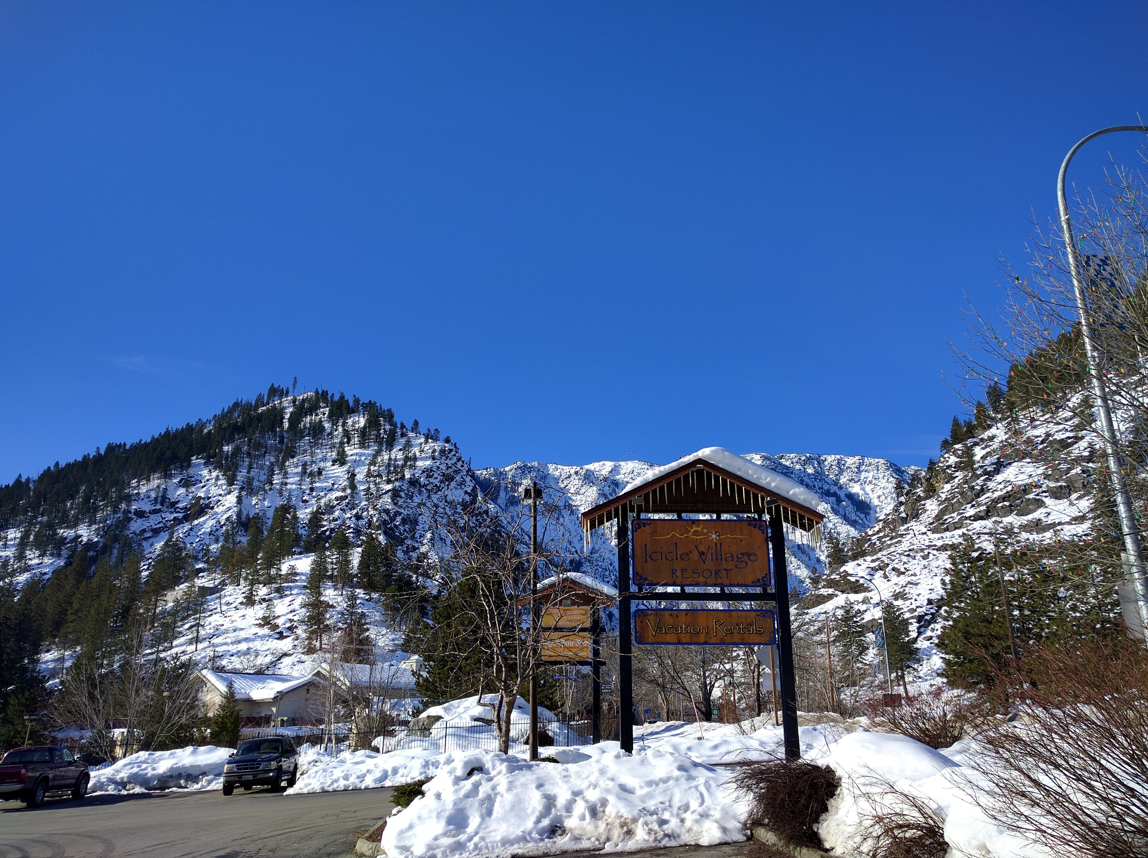 Icicle Village Resort sign