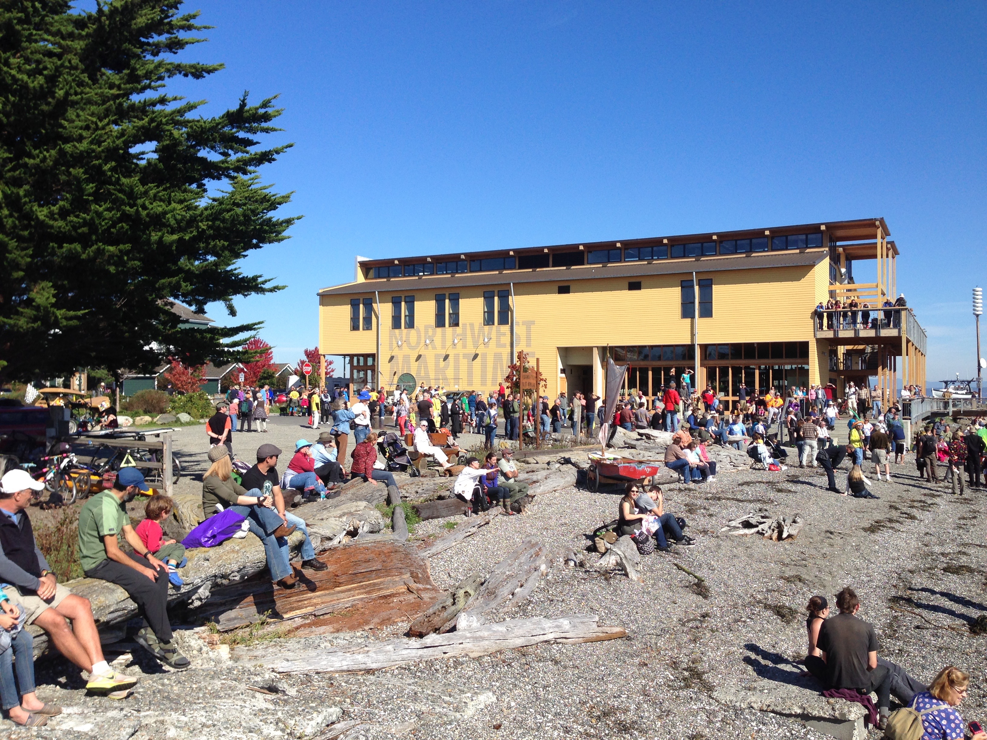 Crowd watching the Kinetic Sculpure Race