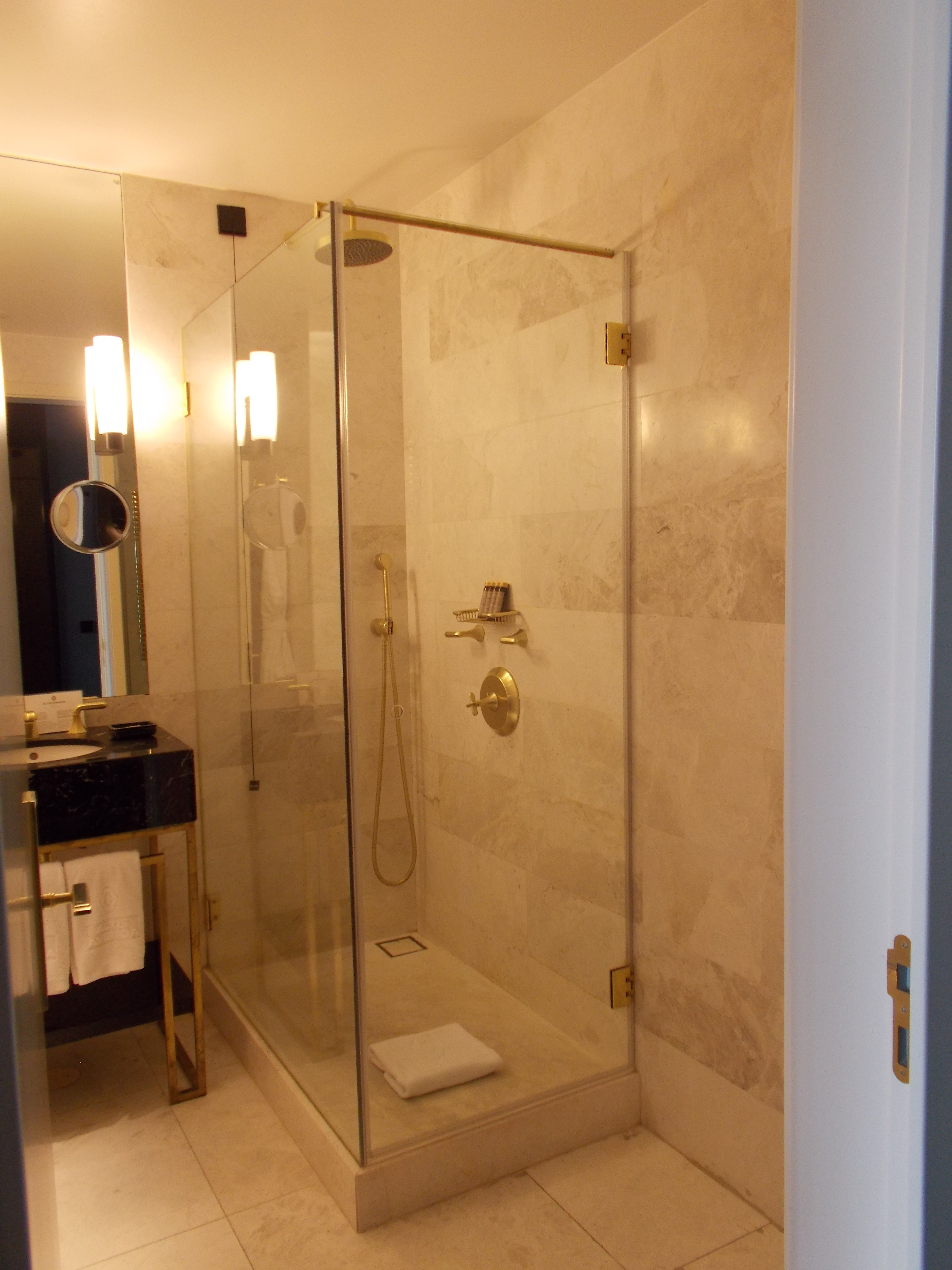 Shower Altis Avenida Hotel