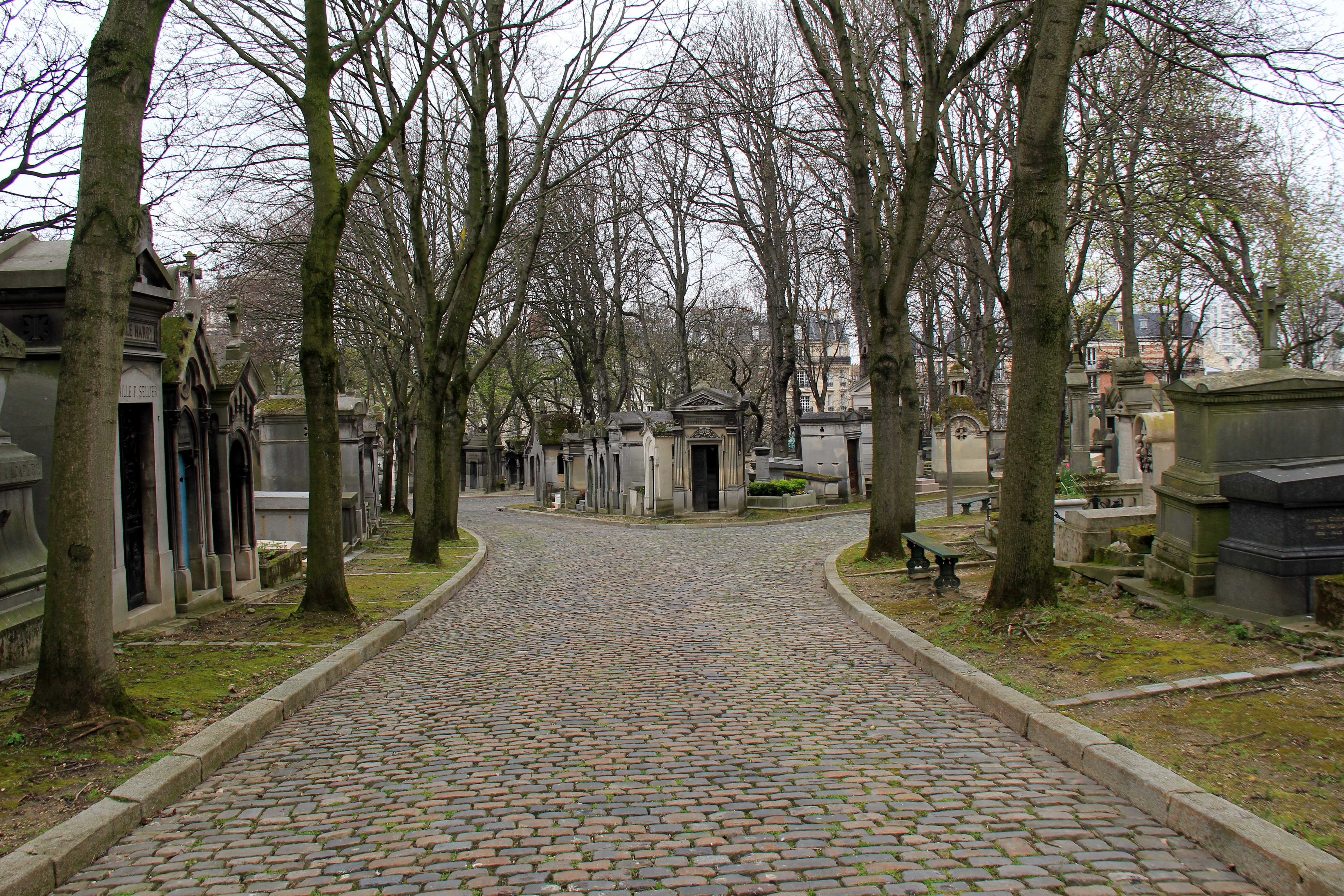 paris pere lachaise cemetery site of Jim Morrison's grave