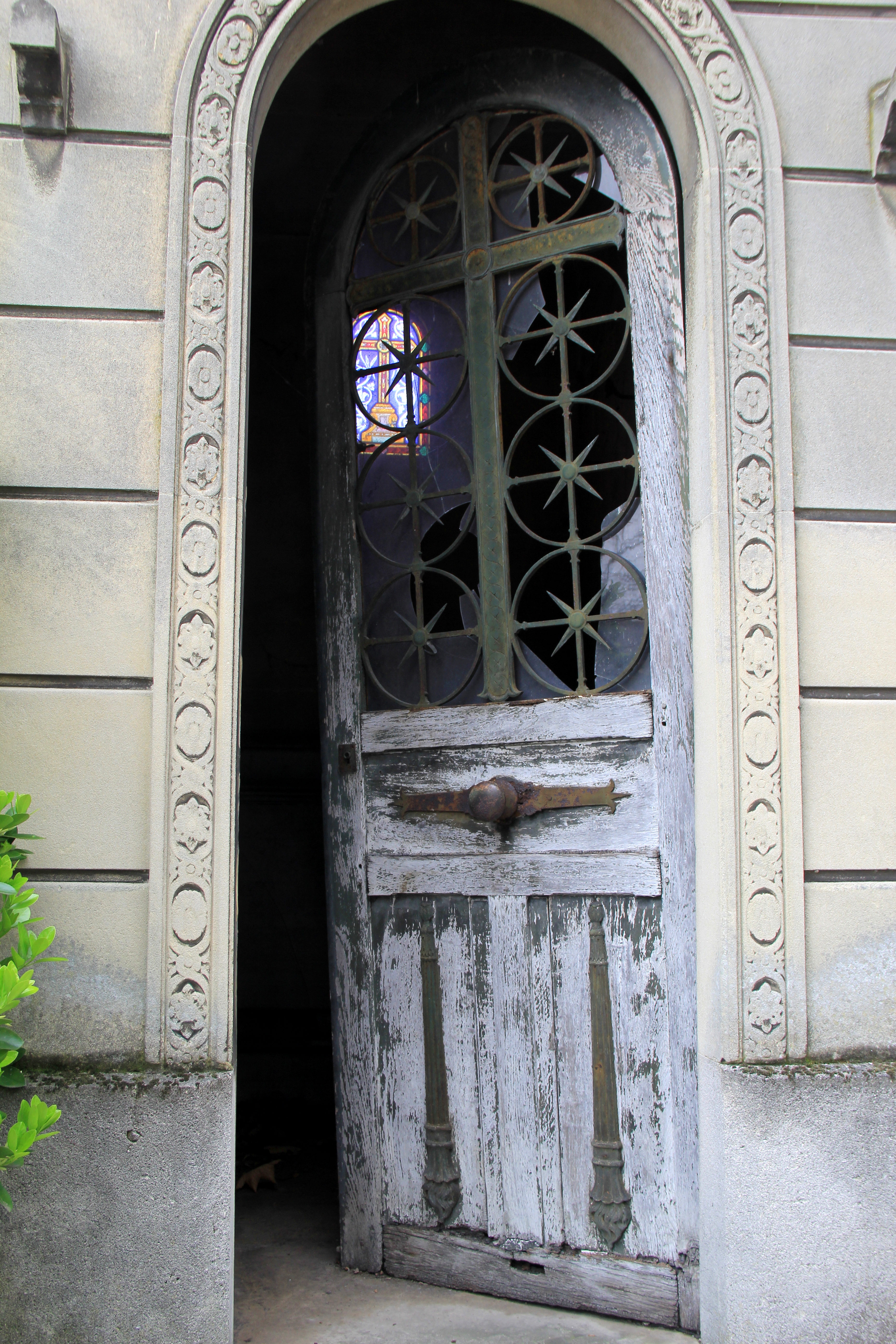 Pere Lachaise Cemetery Welcome