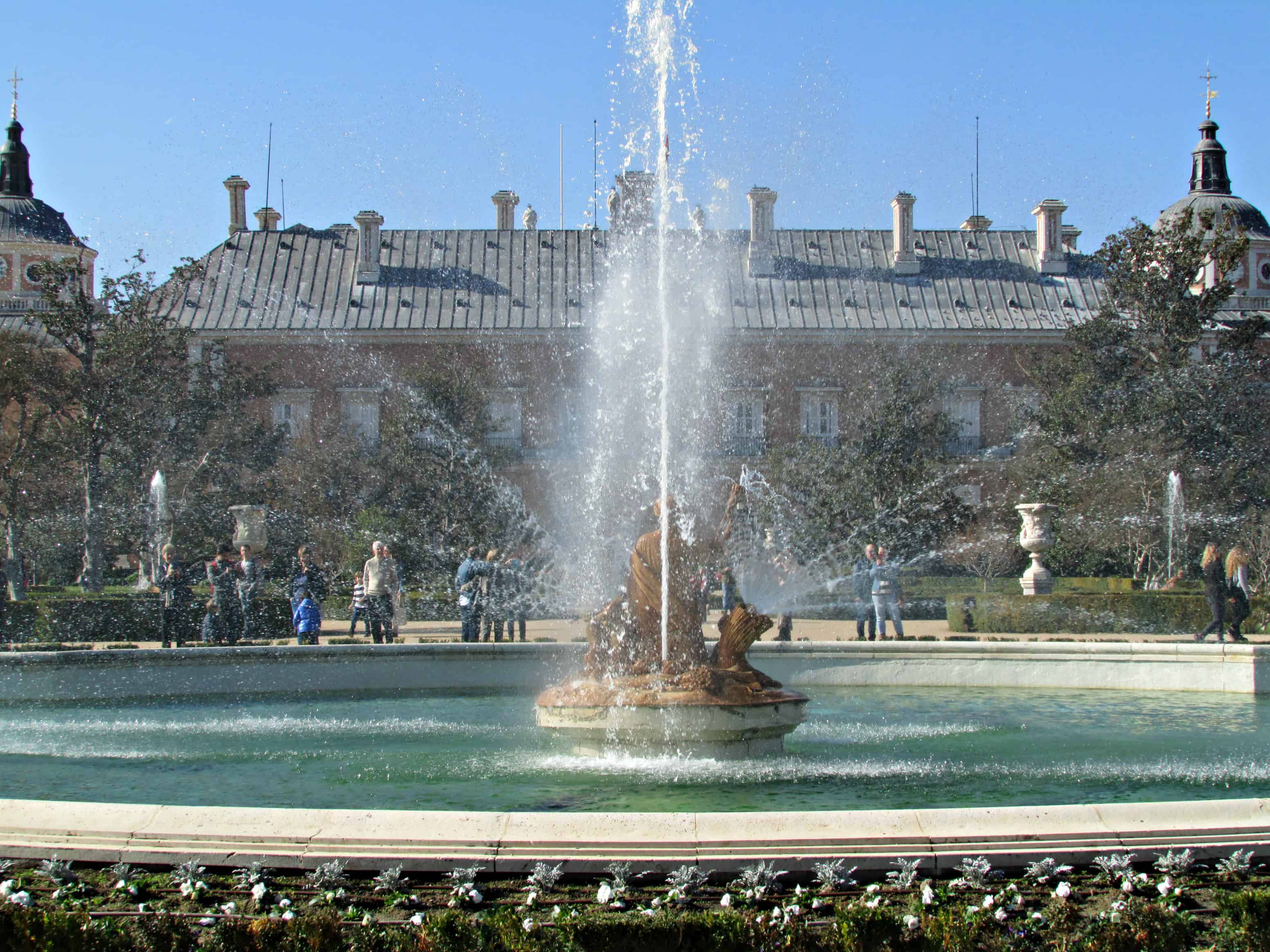 City of Fountains is turning blue for Royals
